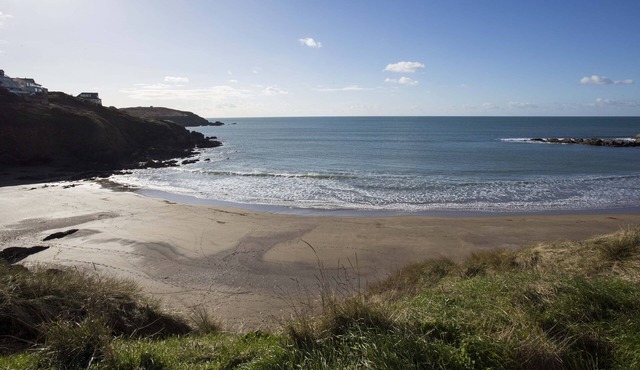 Stunning 4 bedroom beach house with hot tub and sunbathing roof terrace