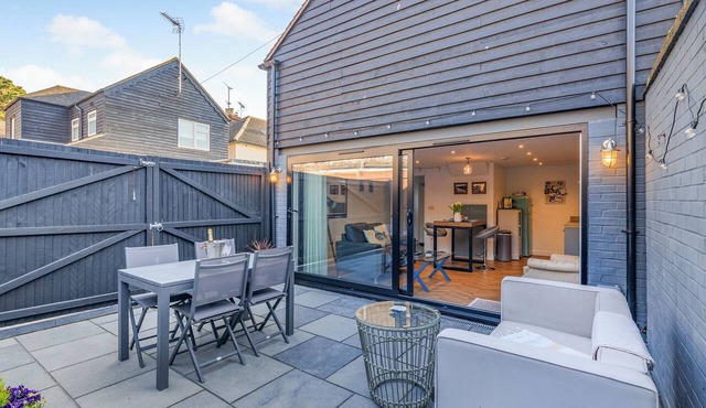 Stunning detached gem very close to the beach and high street action. in Whitstable