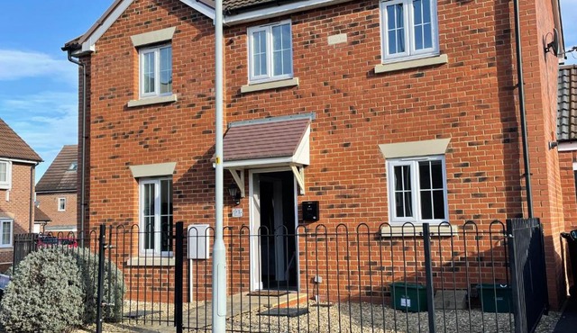 Stunning Large Detached Gloucester, 4 beds, 3 bedroom, 2 bathroom property, Nr Chelt, The Docks and Quays sleeps 6