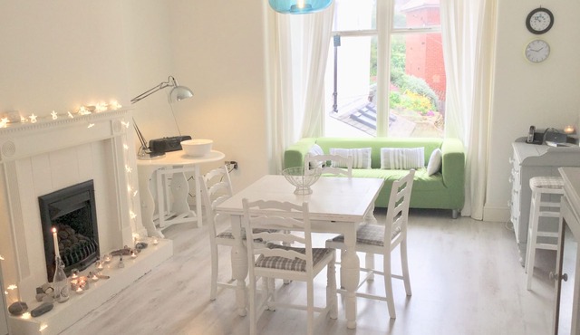 Stunning Sandsend Property - 30 meters from the beach!
