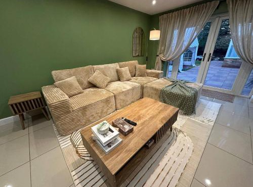 Stylish 2 Bed Flat Parking Sutton Coldfield in Birmingham