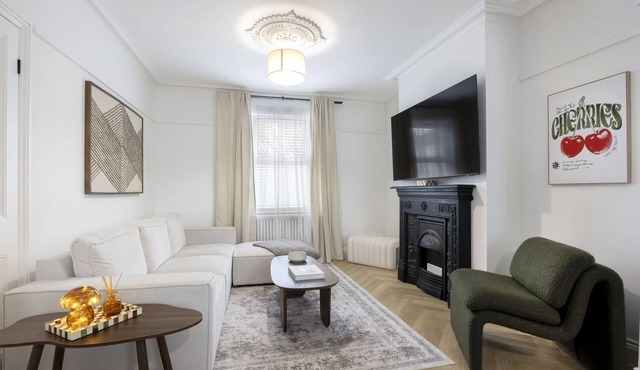 Stylish 2-Bed Home Close to Cheltenham Town Centre