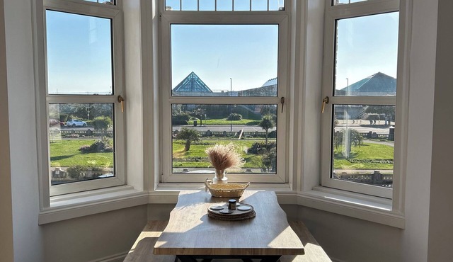 Stylish apartment in Southsea with sea views