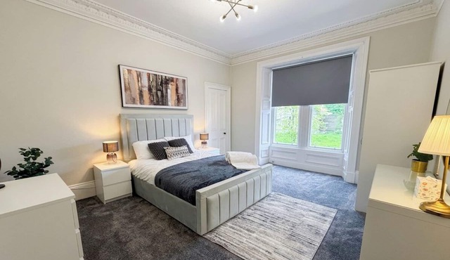 Stylish River View Stay Sleeps 6