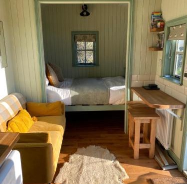 Sunset Snug Shepherd hut