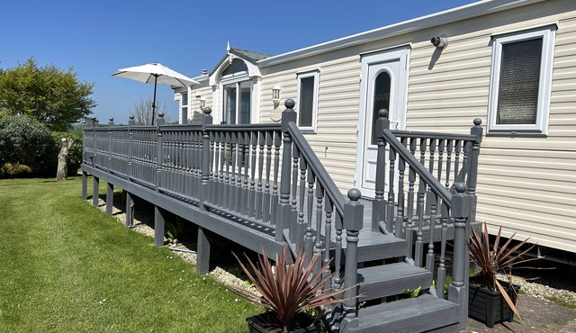 Sunshine Retreat, short drive to beautiful beaches