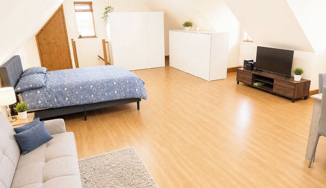 Surridges Studio, Sleeps 4 w/Parking & Dogs Ok