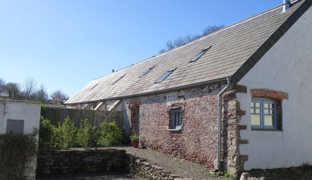 SWALLOWS COTTAGE, family friendly, luxury holiday cottage in Pembroke