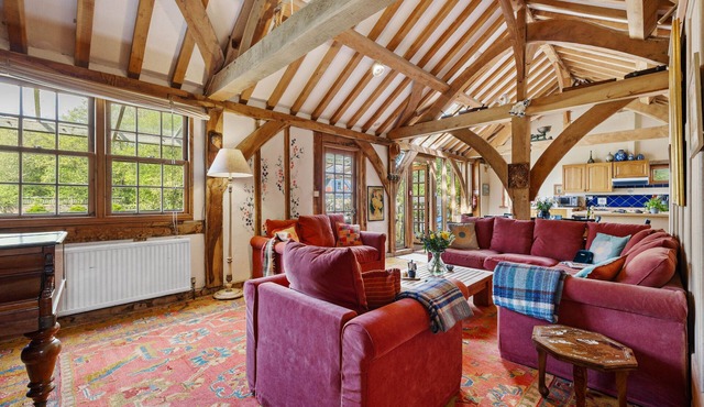 The Barn at Fingals - sleeps 6 guests in 3 bedrooms