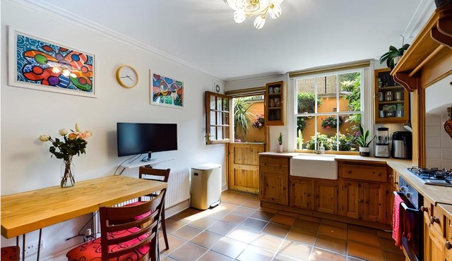 The Clapham 2-Bedroom Flat with Private Patio