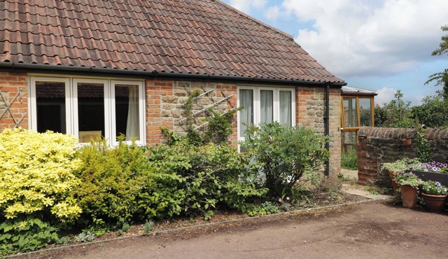 THE GARDEN STUDIO, pet friendly, with a garden in Calne