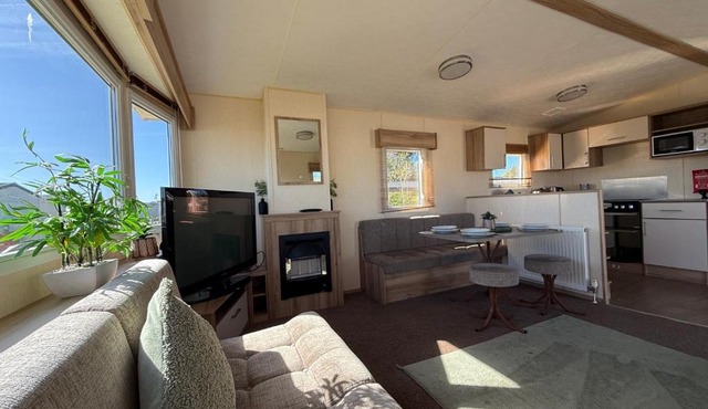 The Meadows 34 - Golden Palm Resort, pet friendly, WiFi & bed linen - Meadow Lakes Caravan & Lodge Hire