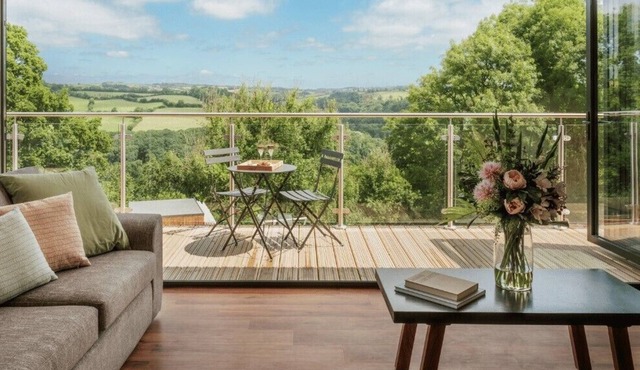 The Mole Resort, 4 Bedroom Valley View Luxury Lodge with Hot Tub