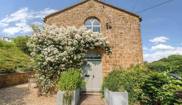 The Old Chapel (4) - Beaminster, Dorset, sleeps 4 guests in 2 bedrooms
