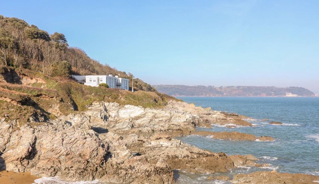 THE OLD SIGNAL HOUSE, pet friendly in Kingsand And Cawsand