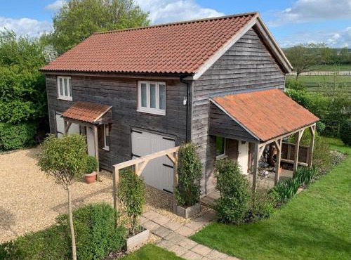 The Tea Barn, an entire cosy guest accommodation with small garden and breakfast included, in the quiet small village of Hawkeridge with a pub one minute walk away!
