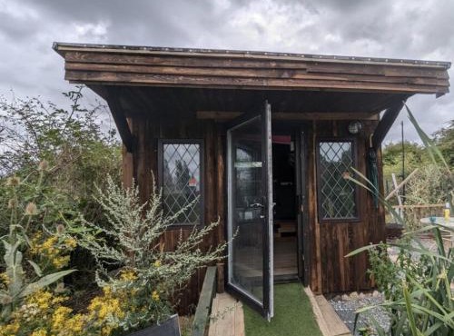 The willow cabin in Bexley