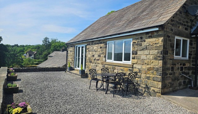 THORN TREE COTTAGE, family friendly, with a garden in Hope