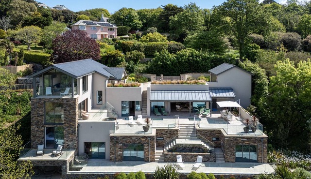 Topwood - a house that sleeps 10 guests in 4 bedrooms