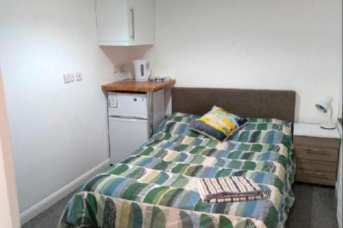 Tranquil 4 Bed Mid terrace in Corby