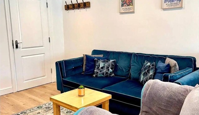 Tranquil Turquoise - 3 Bed House With Parking