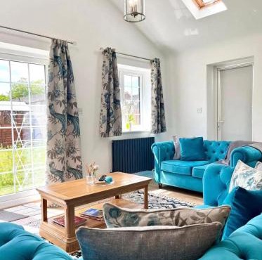 Tranquil Turquoise - 3 Bed House With Parking