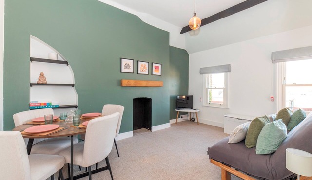 Tranquil Twickenham Gem 3 mins to Station & Thames - Pass the Keys in Twickenham