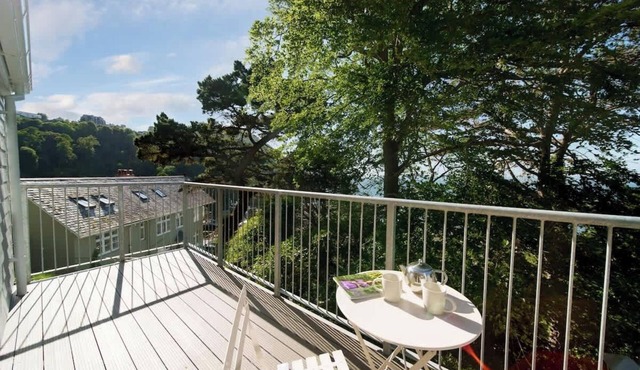 Tree Top - 1-Bed Sea View Apartment with Balcony at Tors Park