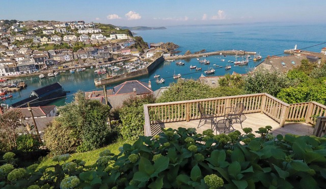 TREWOLLOCK, family friendly, character holiday cottage in Mevagissey