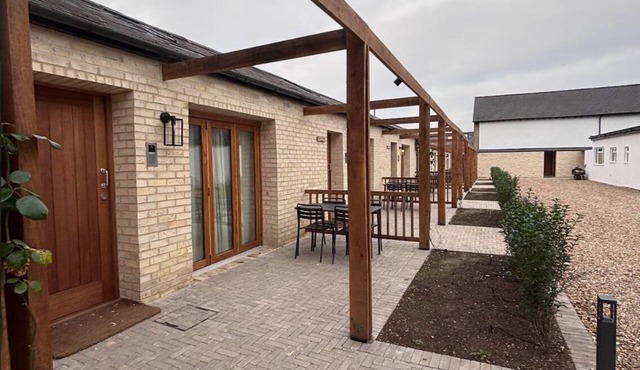 Triple Studios - Studio Apartment, Sleeps 3 in Royston
