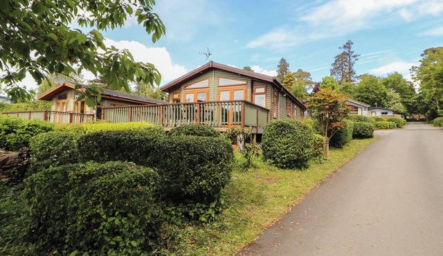 TROUTBECK LODGE, pet friendly, with a garden in Bassenthwaite