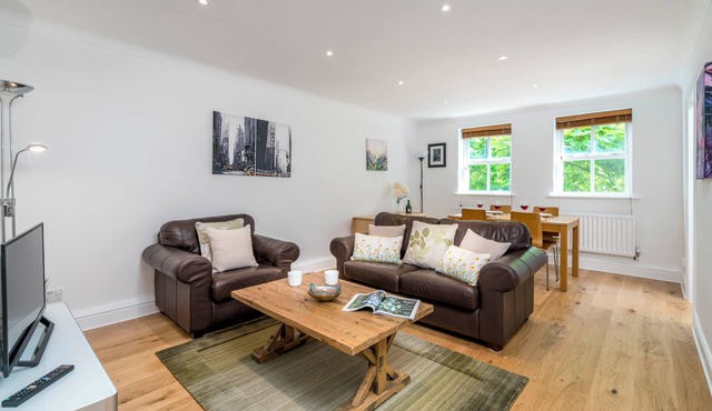Urban Retreat in Vauxhall - 2BR Central Stay