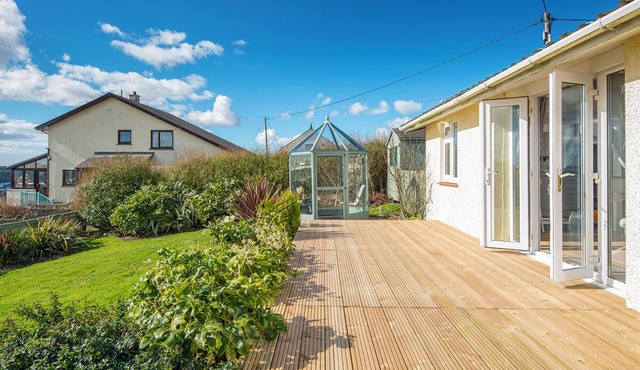 Vista Mar, Holiday Cottage Freshwater East, Sleeps 6, 3 bedrooms, bathrooms