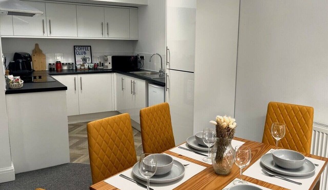 Walk to Everything | Sleeps 4 | 2 Bed | Bold St