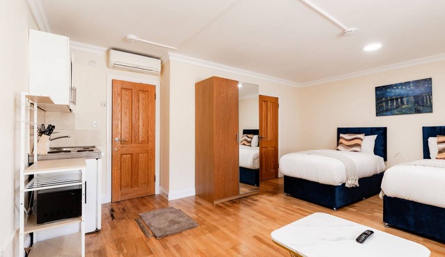 Warm Standard Studio in Queensway