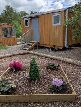 Waterloo Farm Shepherds Hut Glamping with Sun Lounge