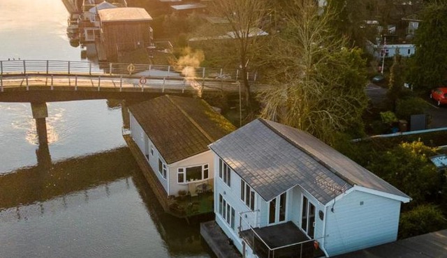 Waterside studio on River Thames