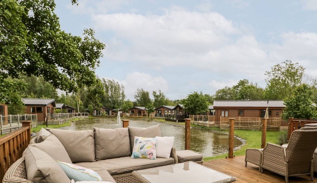 WINDSMEET LUXURY LODGE, family friendly, with a garden in Carnforth in Carnforth