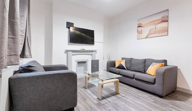 Work-Ready Stay Central Parking & Smart TVs in Swansea