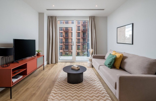 ALTIDO 1-bed flat w/terrace in Nine Elms