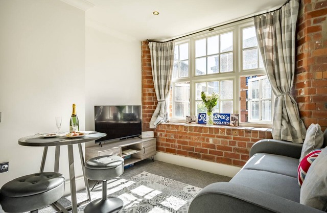 Cocoa Suites 35 - York city centre studio (with parking) - sleeps 3