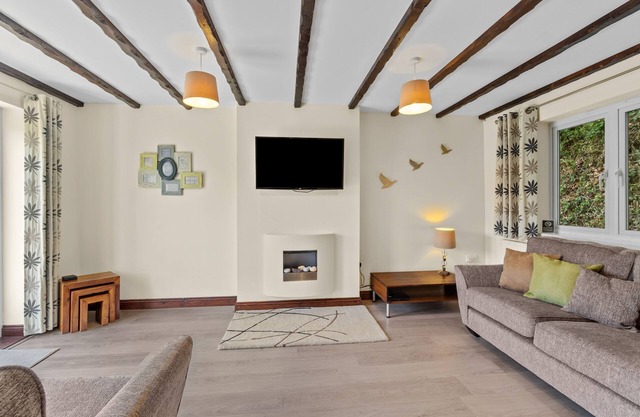 Conveniently located to explore all that Cornwall and Devon have to offer in SALTASH