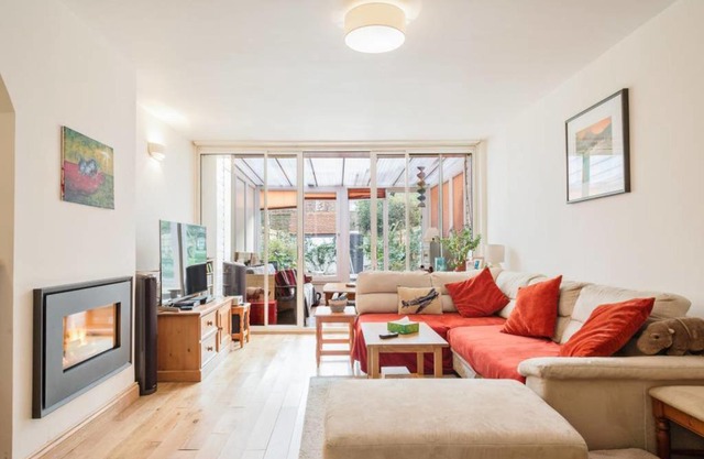Homey 3Bed House w/Garden 5mins fr Tube