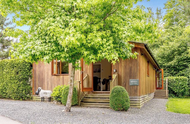 Semi-detached deluxe lodge offering the perfect romantic retreat.