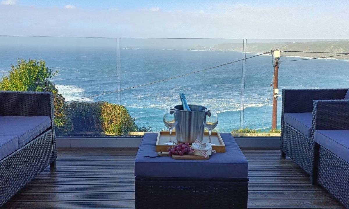 Sennen Cove House | Ocean edge, beach side holiday cottage in Sennen Cove with 180’ panoramic Views