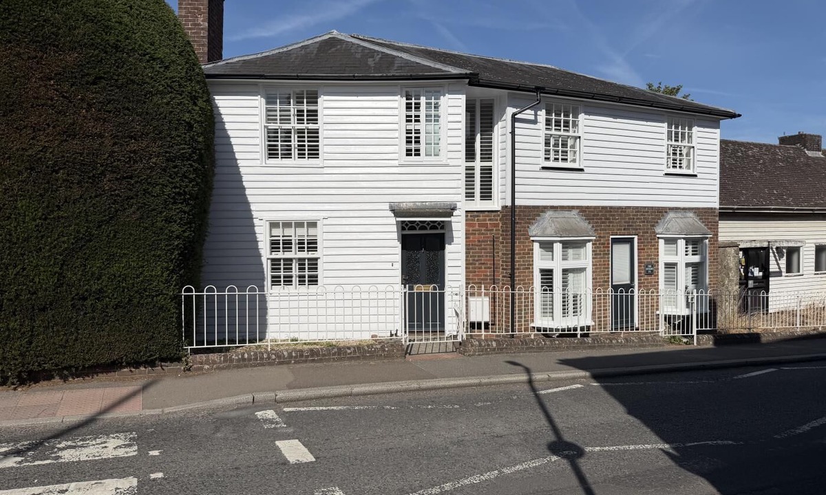 Forest Row Cottage | 3 Bed in Forest Row (oc-h43282)