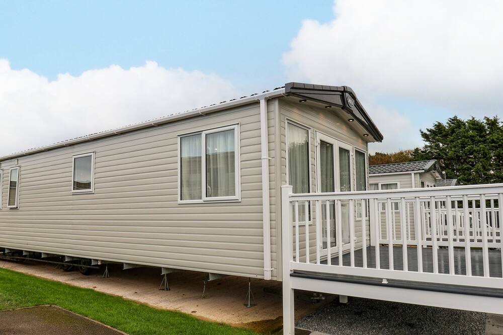Photo of Outdoor in Cayton Bay