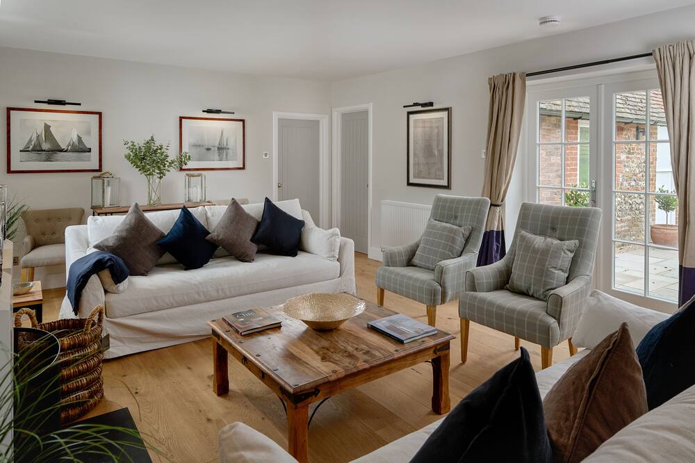 Photo of Livingroom in Eartham