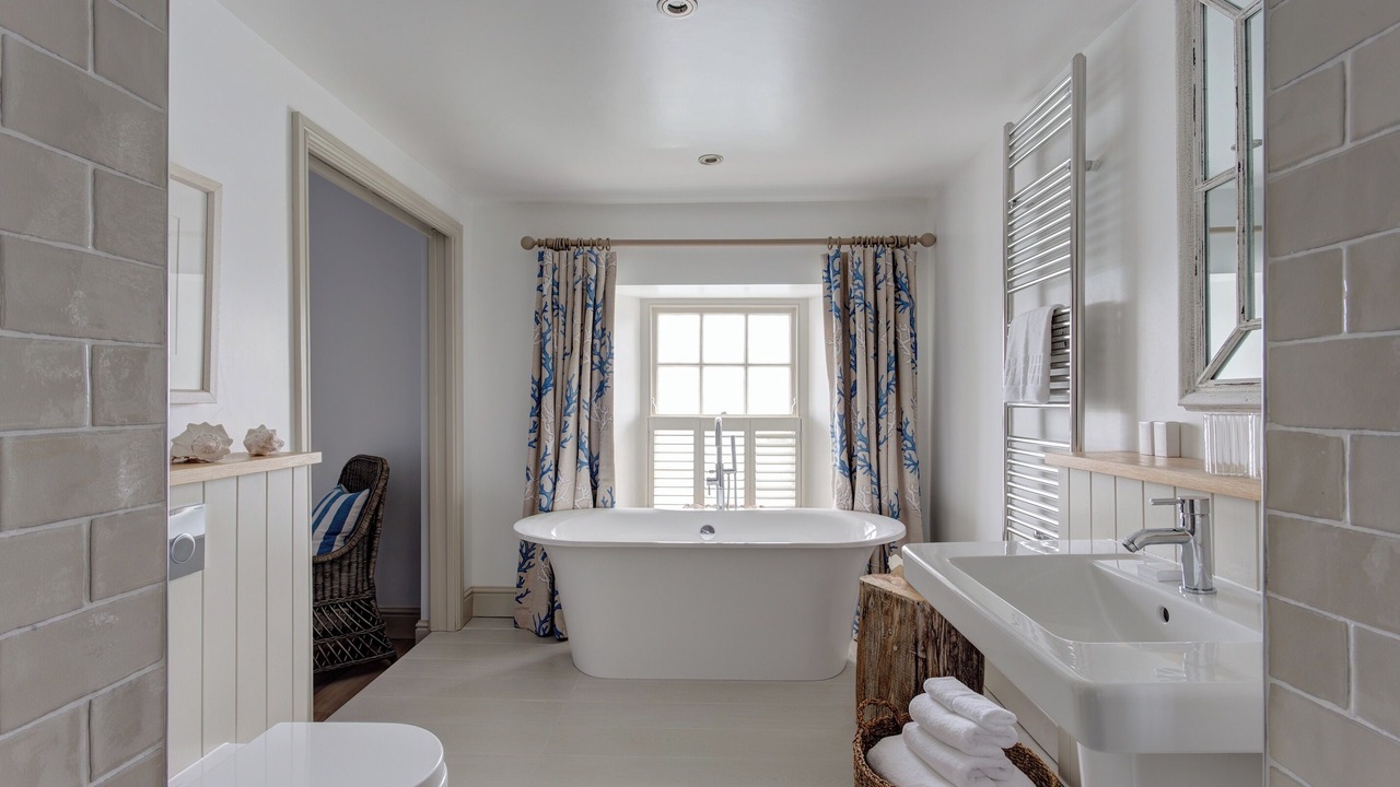 Photo of Bathroom in St. Mawes