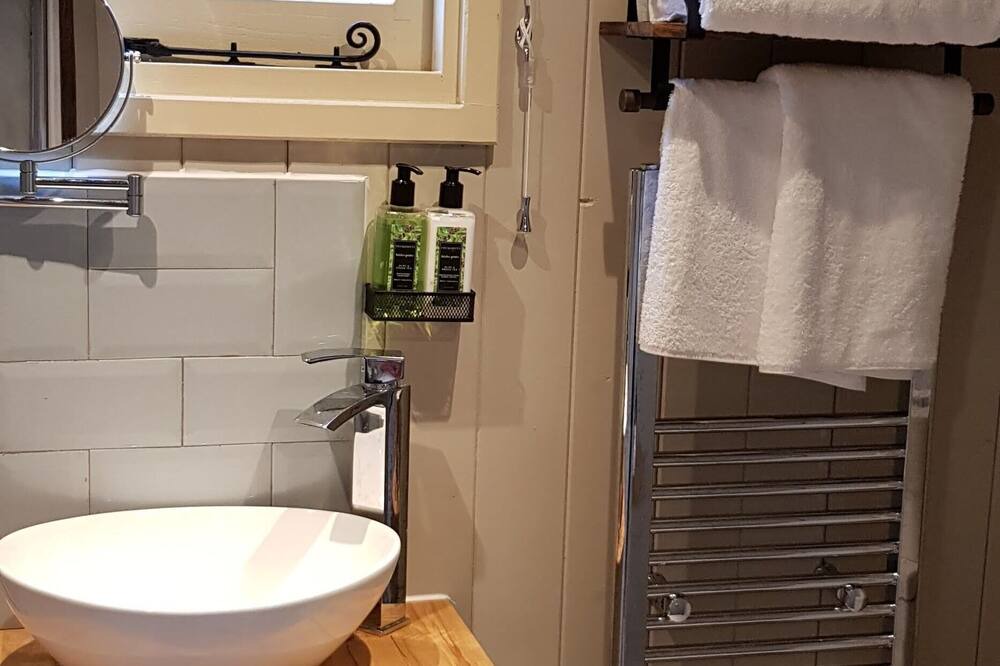 Photo of Bathroom in Cleeve